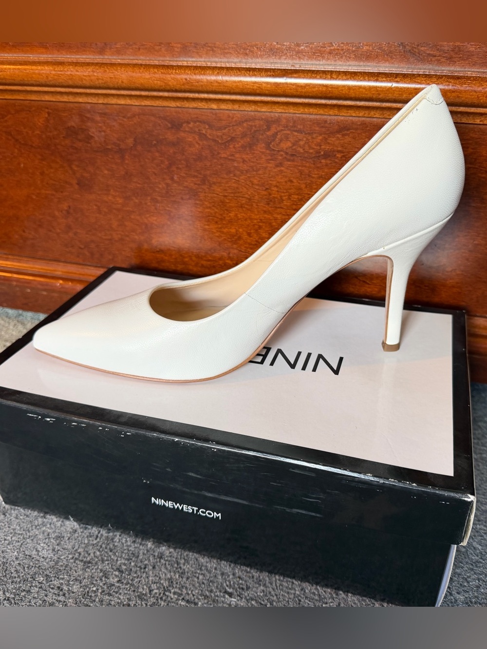 Nine West White Pointed-Toe Leather Stiletto Pump - never worn